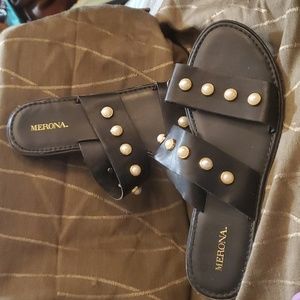 Merino black flat sandals
